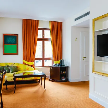 Relais & Chateaux Buelow Palais-3